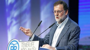 El presidente del Gobierno y del PP, Mariano Rajoy, durante su intervención hoy en la clausura del VIII Congreso Insulardel partido en Tenerife