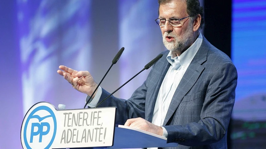 El presidente del Gobierno y del PP, Mariano Rajoy, durante su intervención hoy en la clausura del VIII Congreso Insulardel partido en Tenerife