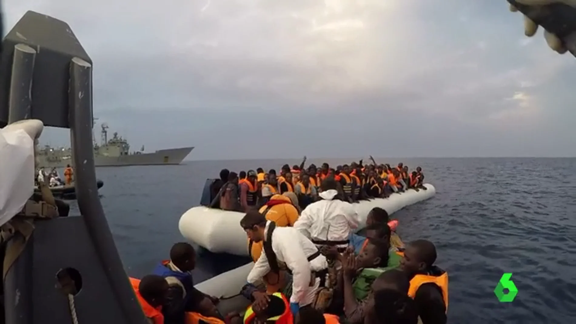 La fragata española 'Canarias' rescata a 651 personas en el Mediterráneo