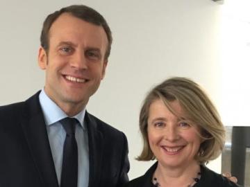 La diputada socialista Corinne Erhel junto a Emmanuel Macron La diputada socialista Corinne Erhel junto a Emmanuel Macron