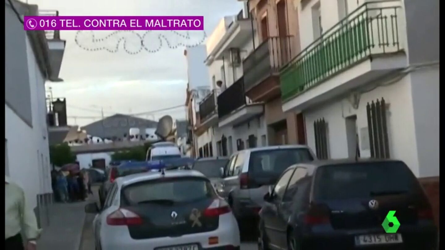 Hallan el cad&aacute;ver de una mujer en el interior de una maleta tirada en un arroyo de Sevilla