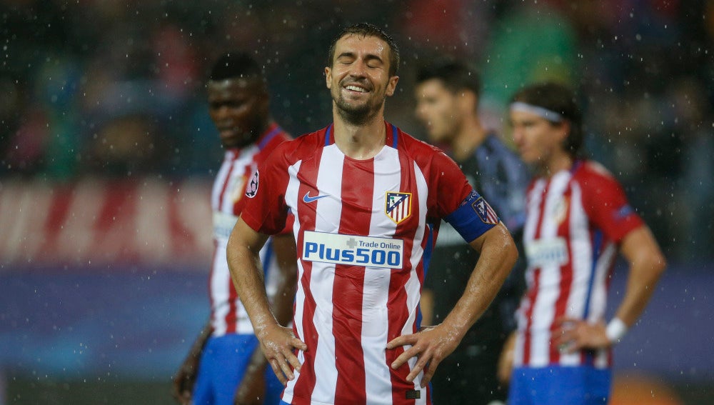 Gabi, bajo la lluvia, en el último europeo del Calderón.