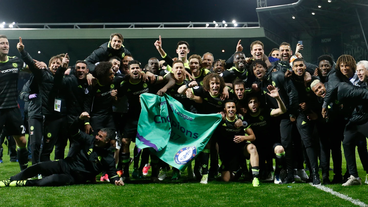Los jugadores del Chelsea festejan su título de campeones de la Premier League Los jugadores del Chelsea festejan su título de campeones de la Premier League