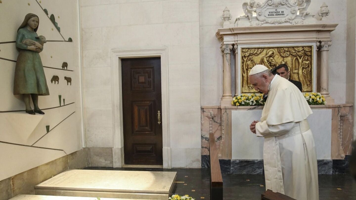 El papa canoniza a los pastorcillos de F&aacute;tima Francisco y Jacinta en Portugal