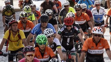 Cientos de ciclistas despiden al tercer ciclista fallecido