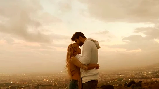 Piqué se cuela en el nuevo videoclip de Shakira Piqué se cuela en el nuevo videoclip de Shakira