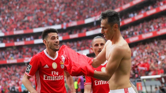 Jonas celebra uno de sus goles contra el Benfica Jonas celebra uno de sus goles contra el Benfica