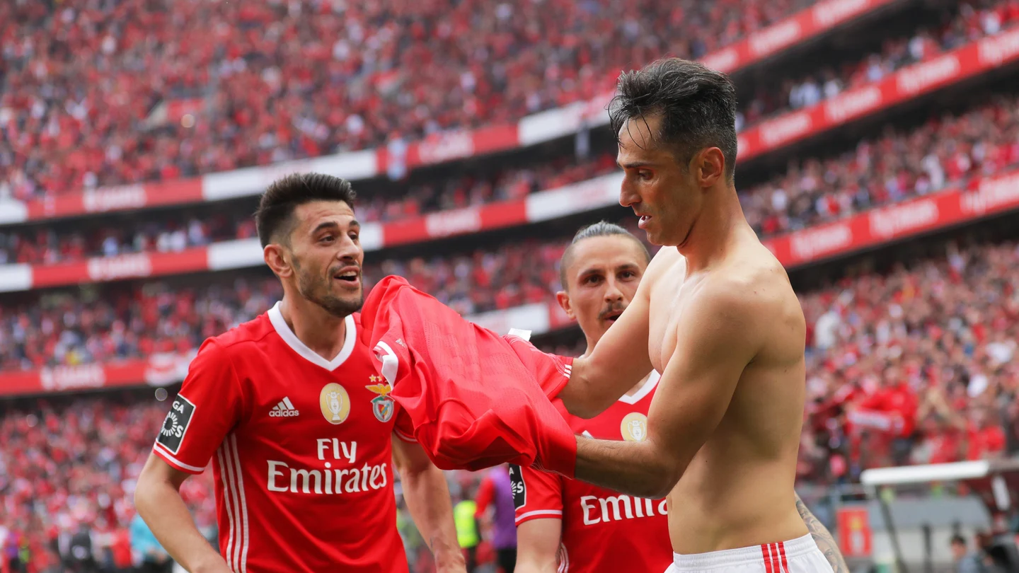 Jonas celebra uno de sus goles contra el Benfica Jonas celebra uno de sus goles contra el Benfica