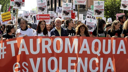Miles de personas protestan en Madrid contra las corridas de toros Miles de personas protestan en Madrid contra las corridas de toros