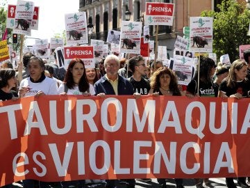 Miles de personas protestan en Madrid contra las corridas de toros Miles de personas protestan en Madrid contra las corridas de toros