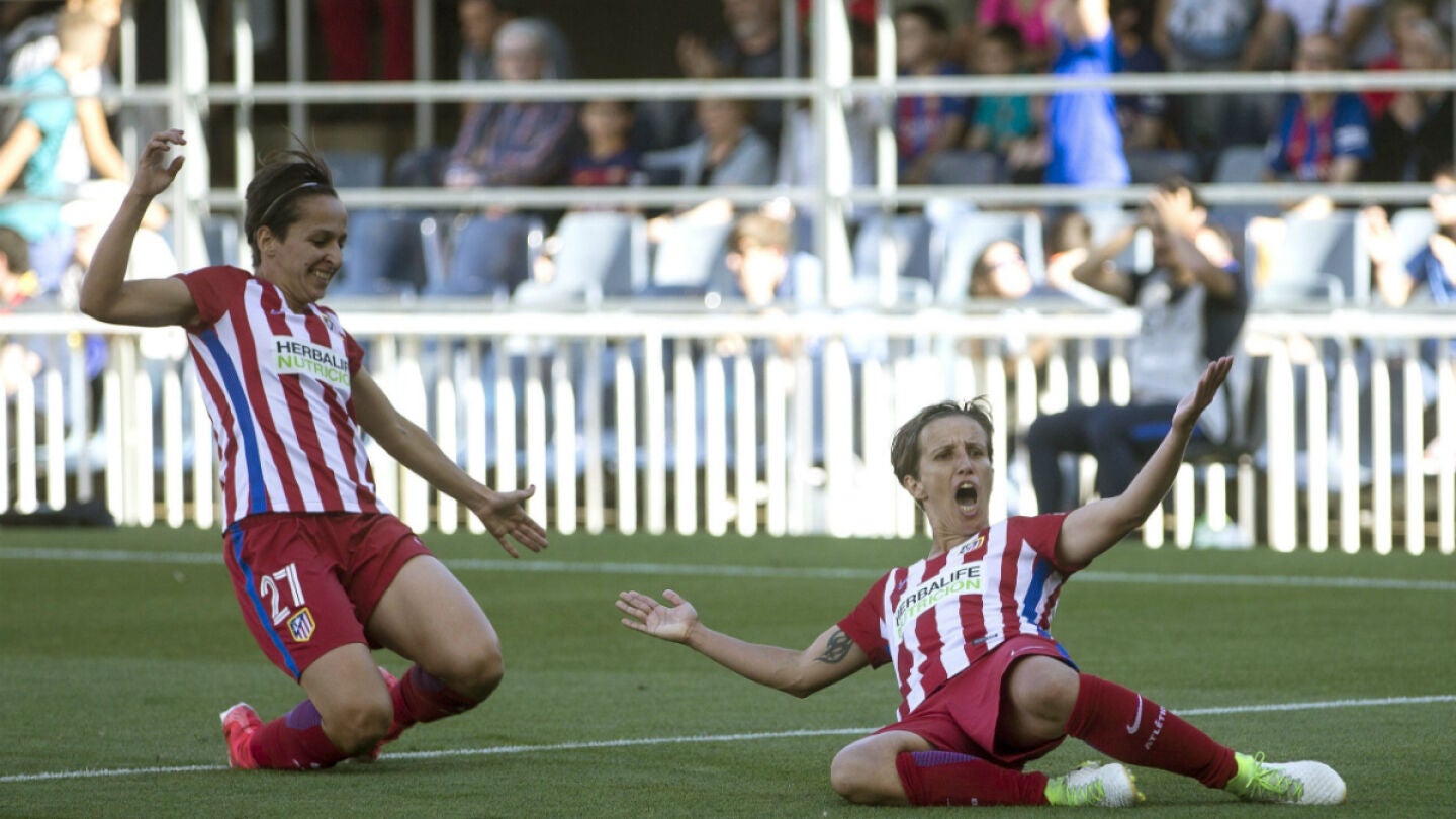 Sonia Berm&uacute;dez celebra un gol