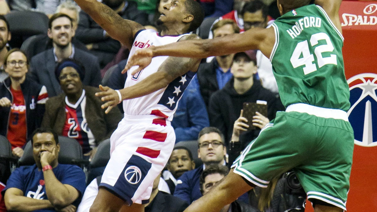 Bradley Beal entra a canasta