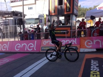 Gorka Izaguirre, celebrando su victoria en el Giro de Italia Gorka Izaguirre, celebrando su victoria en el Giro de Italia