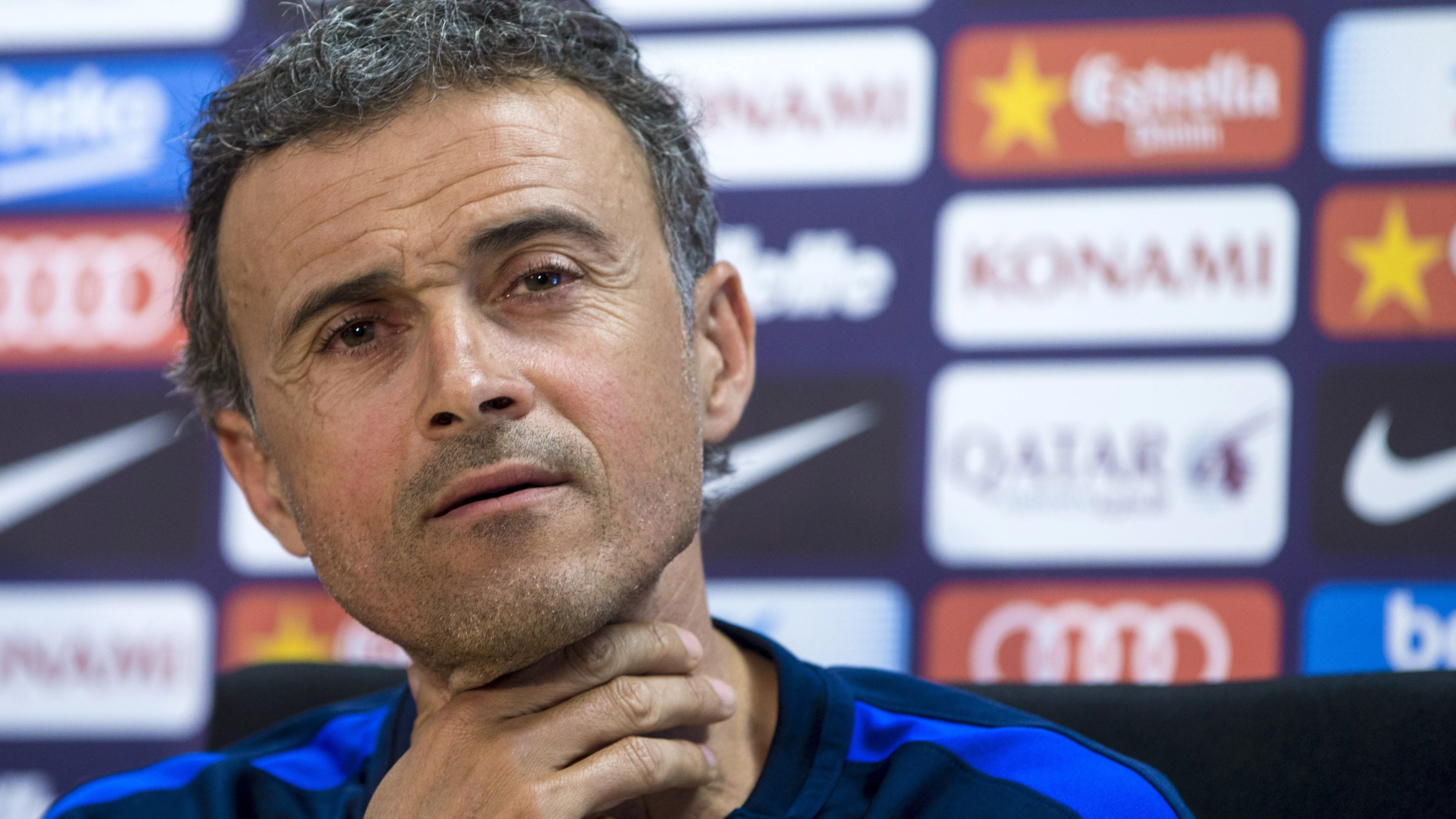 Luis Enrique, pensativo durante la rueda de prensa