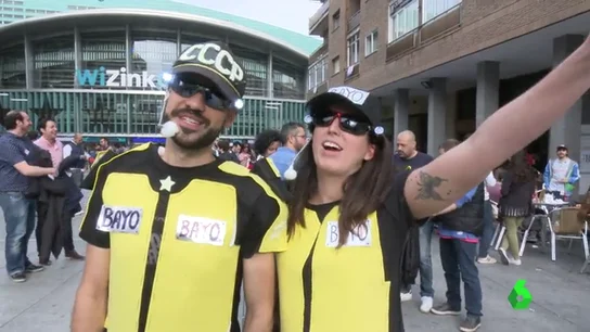 Dos fans de Chimo Bayo acuden al festival Love the 90's Dos fans de Chimo Bayo acuden al festival Love the 90's