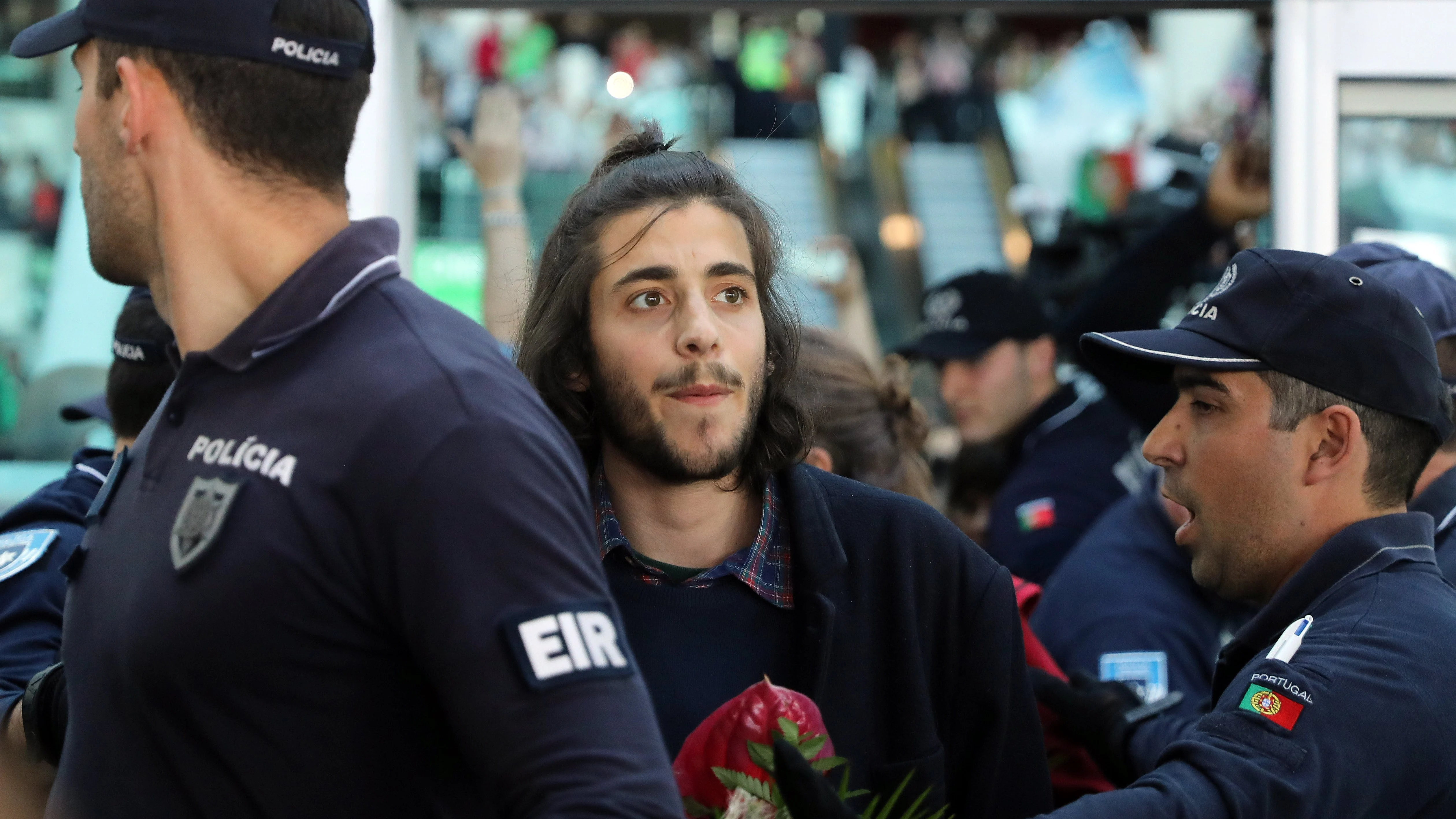 Salvador Sobral, ganador de Eurovisión, a su llegada a Lisboa