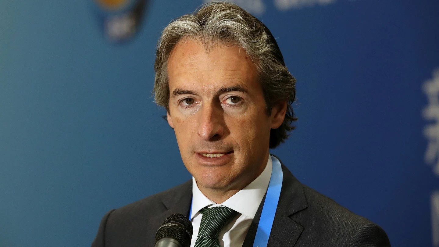 El ministro de Fomento, Íñigo de la Serna, atiende a los medios hoy en Pekín El ministro de Fomento, Íñigo de la Serna, atiende a los medios hoy en Pekín