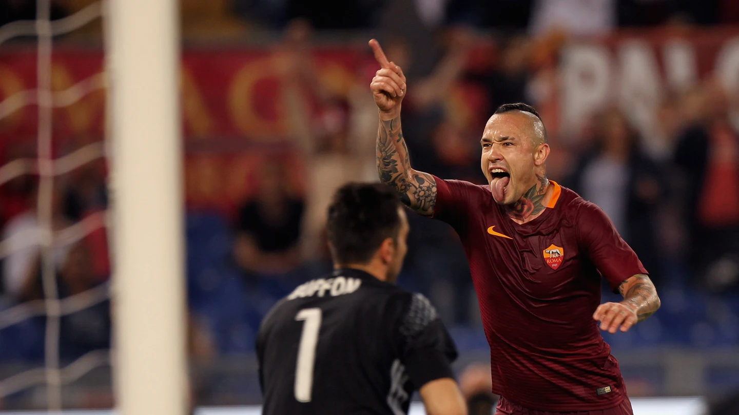Nainggolan celebra su gol con un abatido Buffon Nainggolan celebra su gol con un abatido Buffon