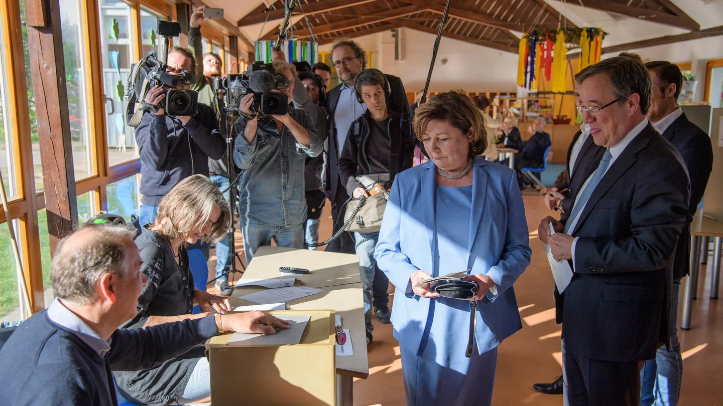 Armin Laschet, líder del Partido Demócrata Cristiano antes de votar Armin Laschet, líder del Partido Demócrata Cristiano antes de votar