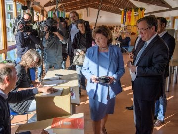 Armin Laschet, líder del Partido Demócrata Cristiano antes de votar Armin Laschet, líder del Partido Demócrata Cristiano antes de votar