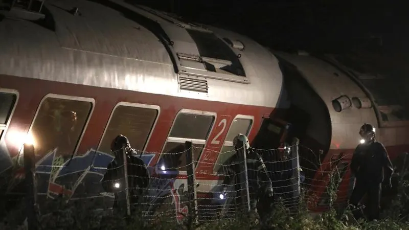 Tren descarrilado en Grecia