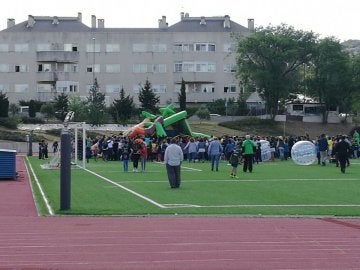 Imagen del castillo hinchable tras el incidente en Collado Villalba Imagen del castillo hinchable tras el incidente en Collado Villalba