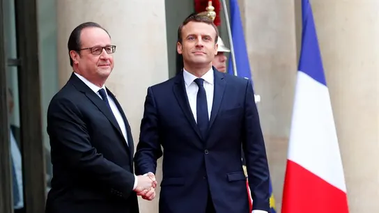Macron y Hollande en El Elíseo Macron y Hollande en El Eliseo