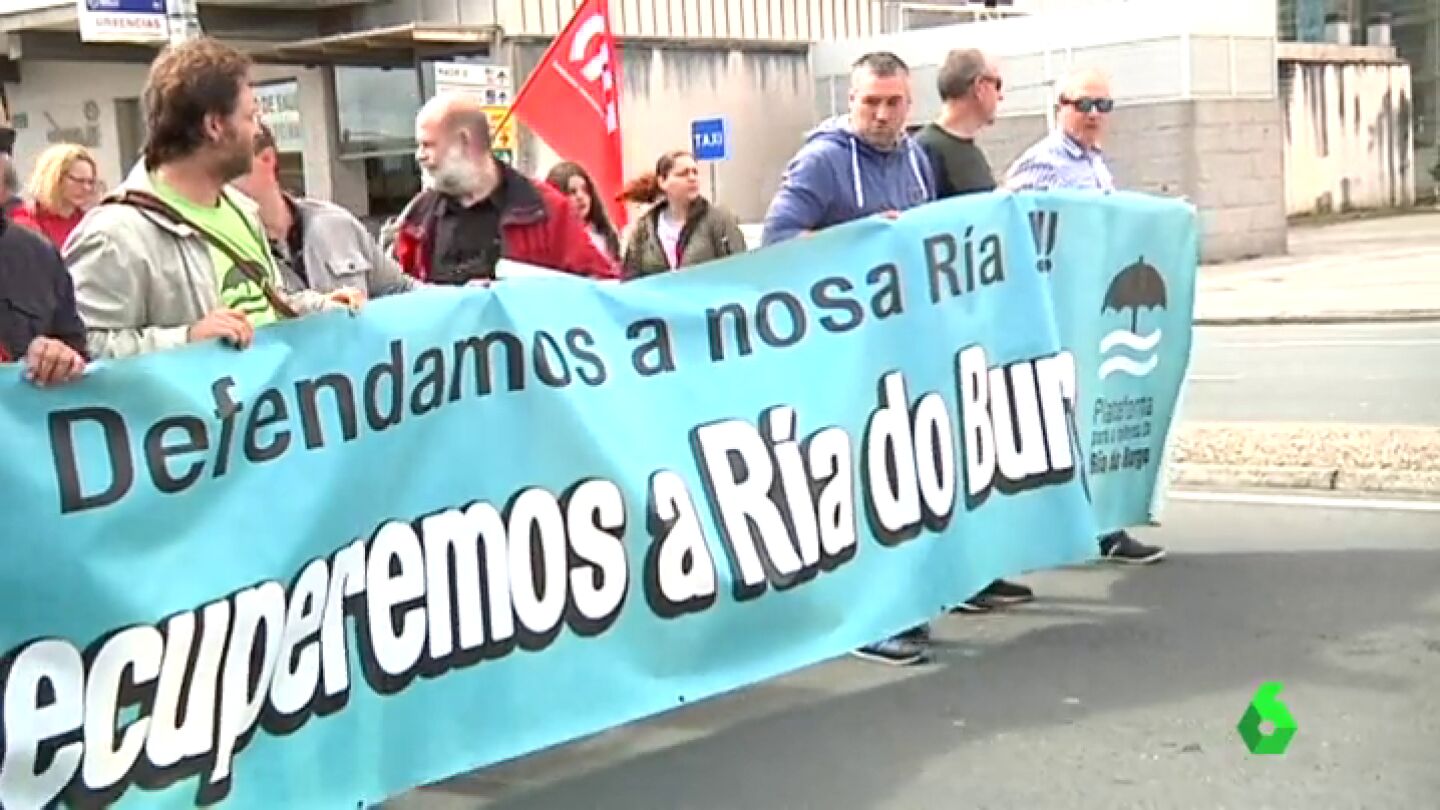 Los mariscadores de A Coru&ntilde;a piden en una manifestaci&oacute;n el saneamiento de la r&iacute;a de O Burgo