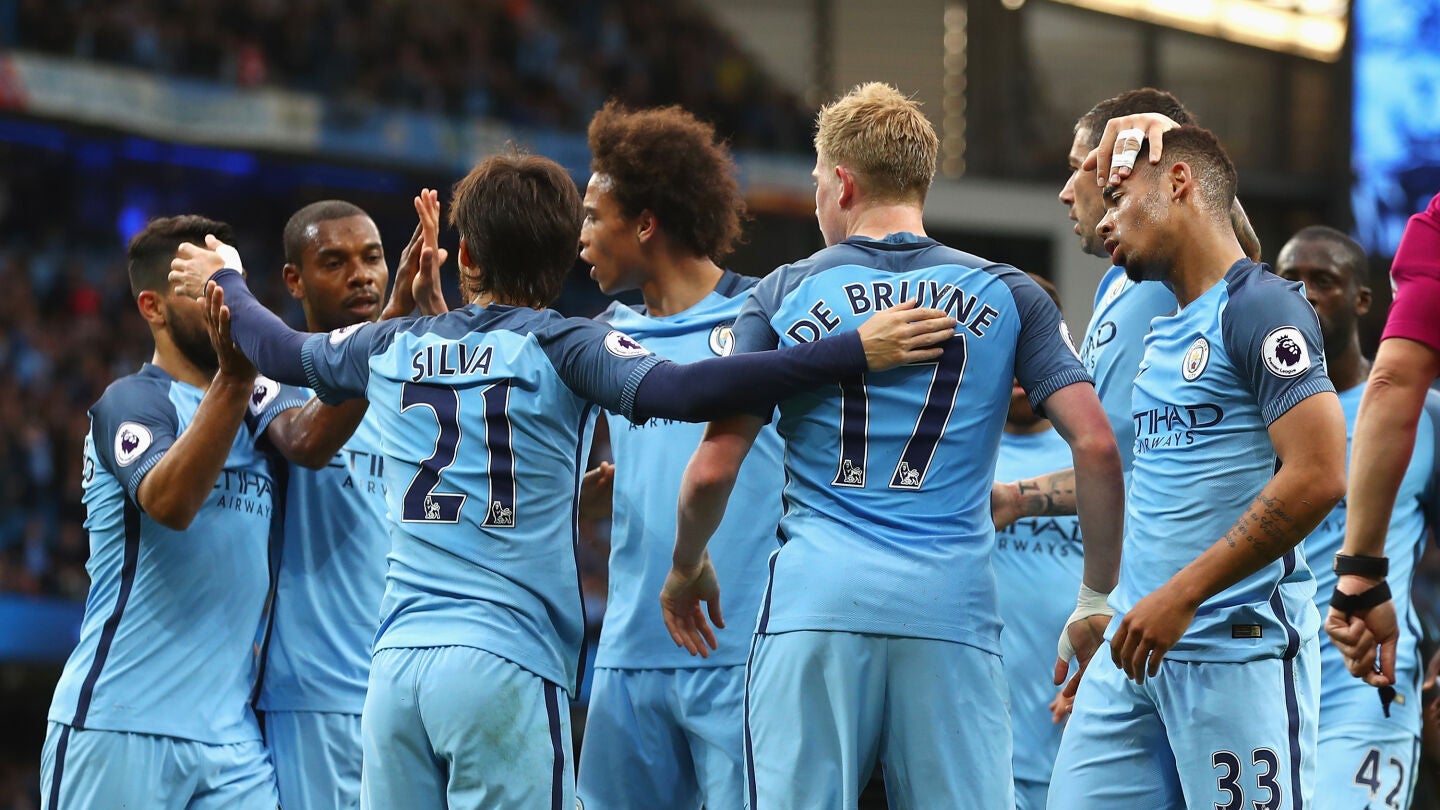 Los jugadores del Manchester City celebran un gol