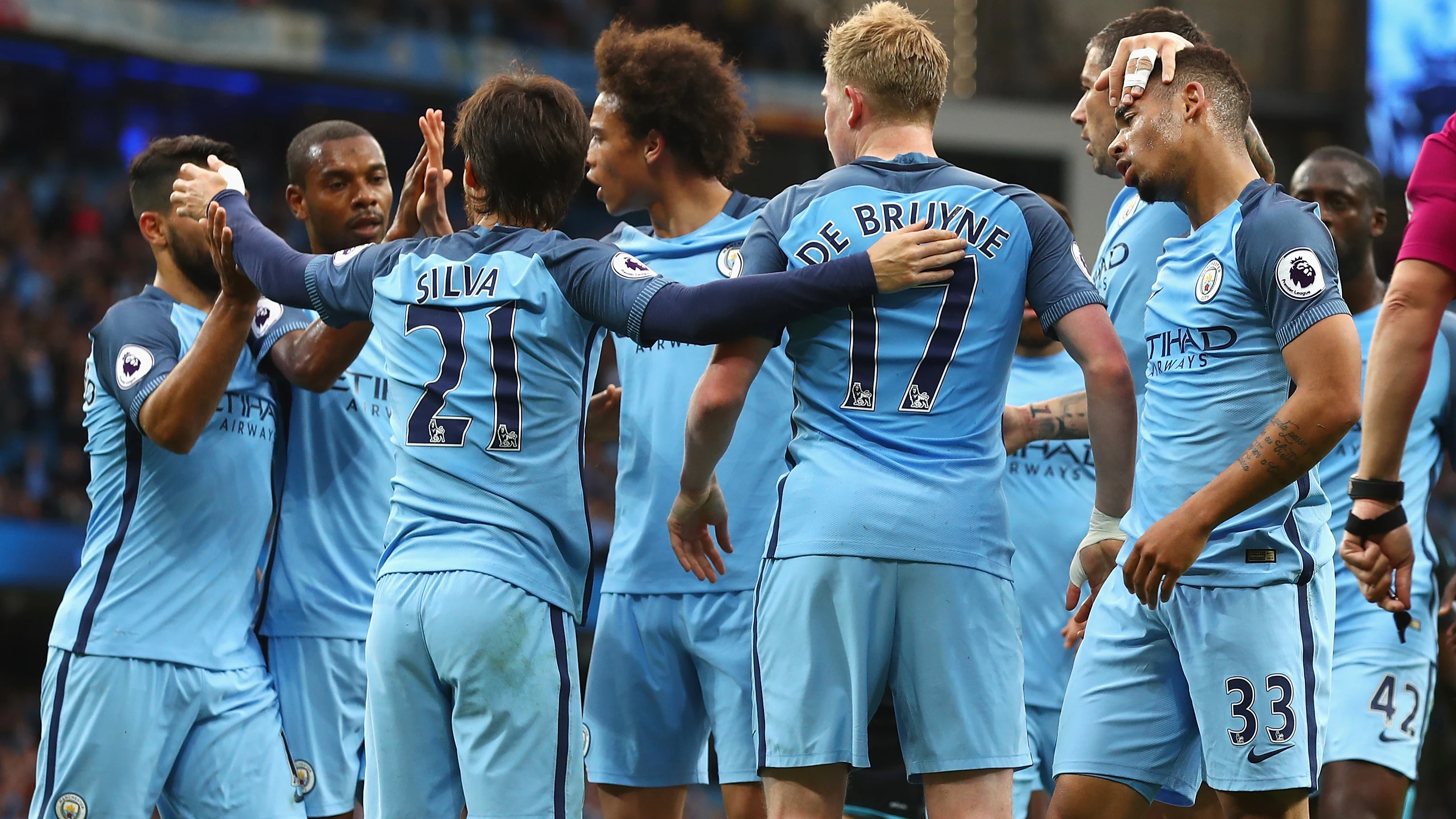 Los jugadores del Manchester City celebran un gol