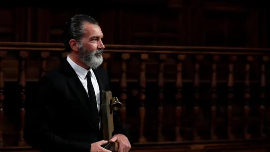 El actor Antonio Banderas tras recibir un premio El actor Antonio Banderas tras recibir un premio