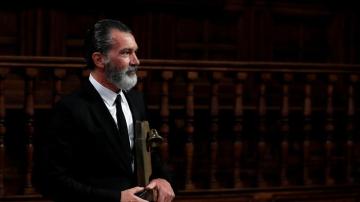 El actor Antonio Banderas tras recibir un premio