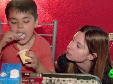 Mónica y su hijo Ángel, con parálisis cerebral Mónica y su hijo Ángel, con parálisis cerebral
