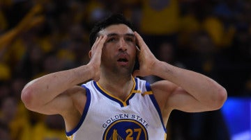 Zaza Pachulia, en el primer partido de la final del Oeste ante los Spurs