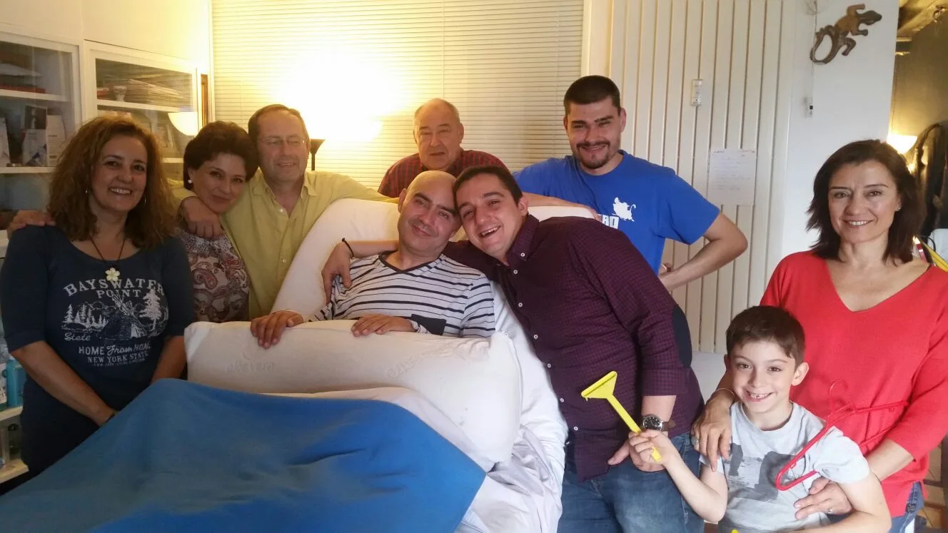 Luis de Marcos posa junto a sus familiares y amigos