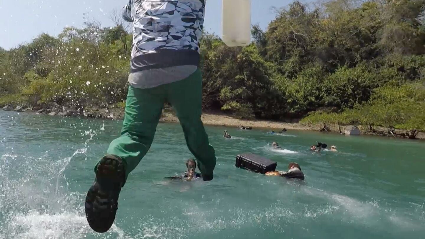 Los participantes desembarcan en La Isla