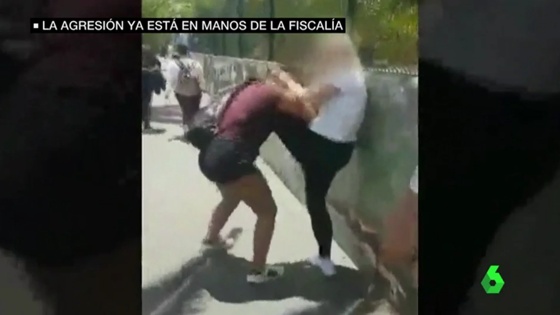 Frame 18.7083 de: La niña víctima de una brutal paliza en un instituto de La Laguna ya sufrió agresiones en el pasado