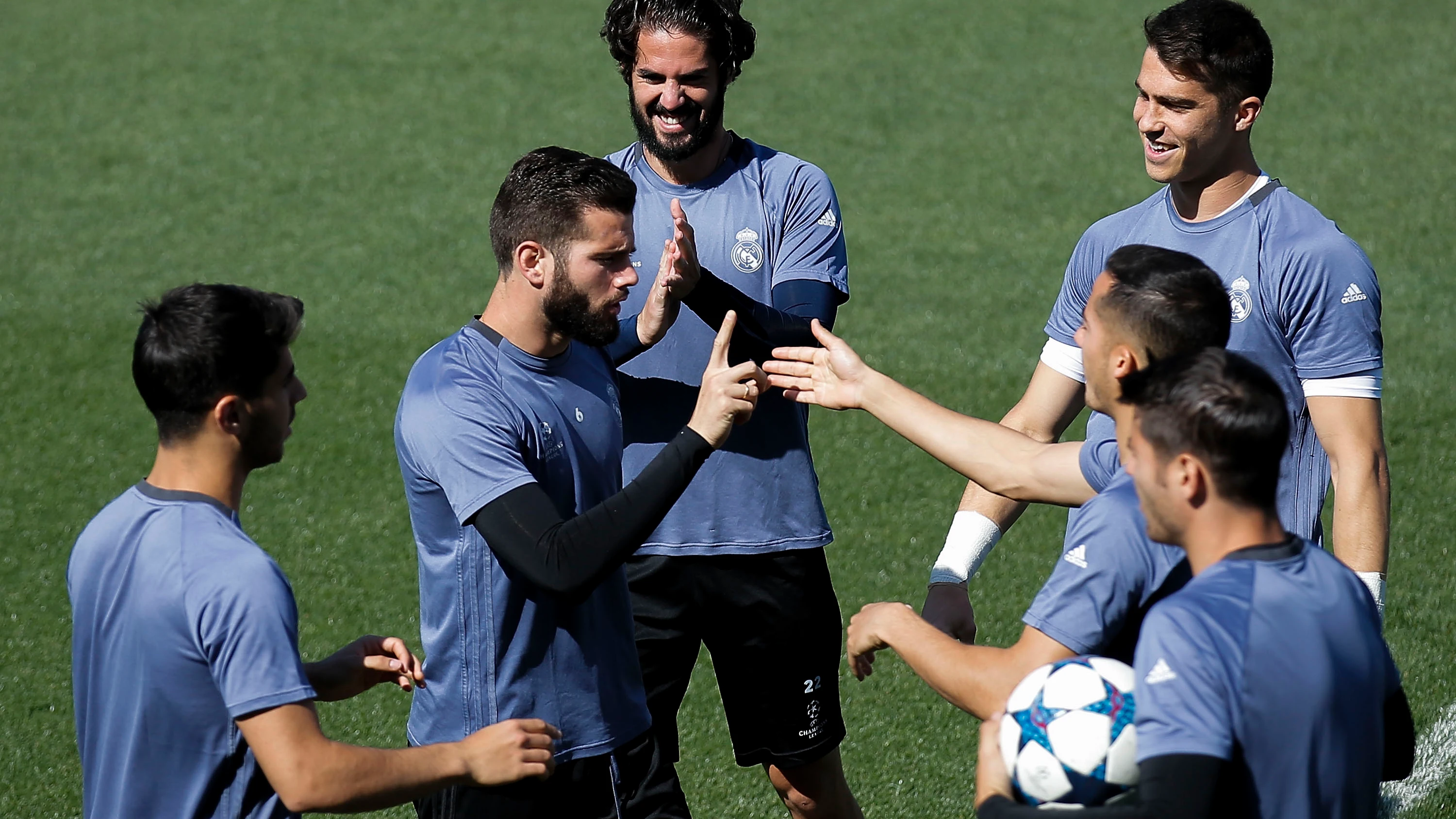 Nacho Fernández, en un entrenamiento del Real Madrid