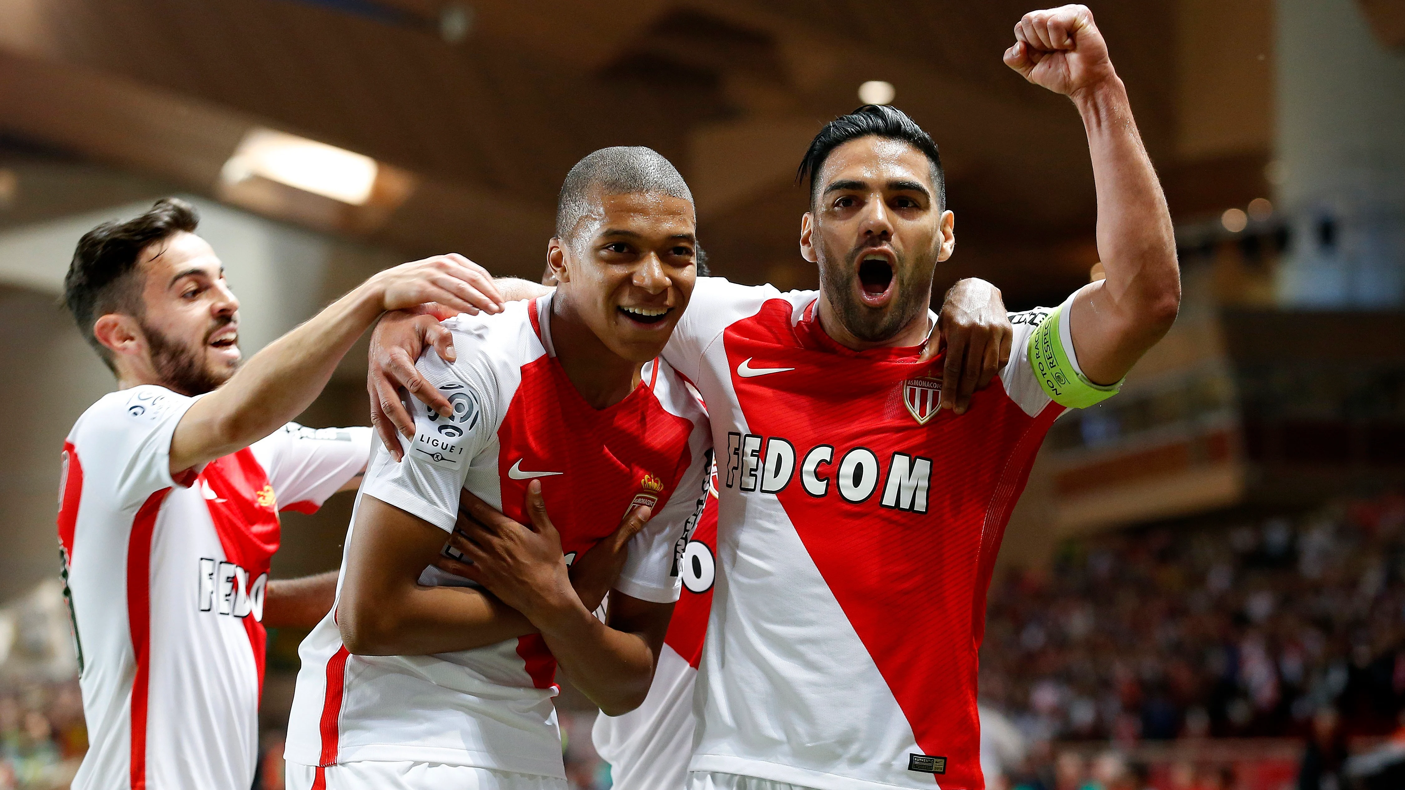 Falcao y Mbappé celebran un gol del Mónaco