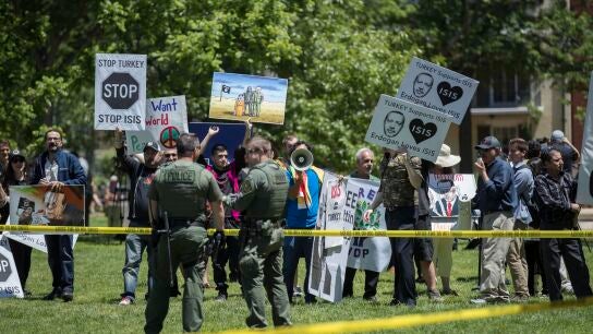 Opositores de Erdogan se concentran en Washington, EEUU