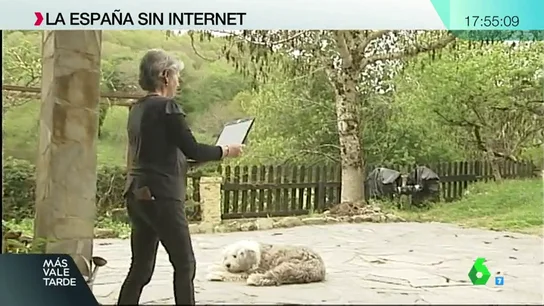 Una mujer, en busca de internet Una mujer, en busca de internet