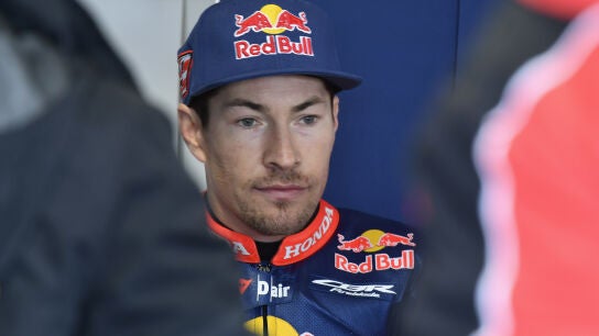 Nicky Hayden, pensativo en el garaje