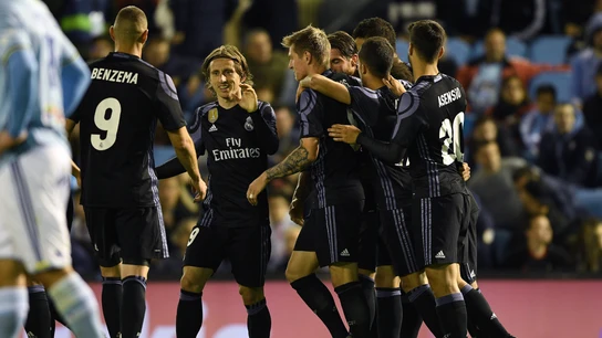 Los jugadores del Real Madrid celebran un gol en Balaídos ante el Celta Los jugadores del Real Madrid celebran un gol en Balaídos ante el Celta