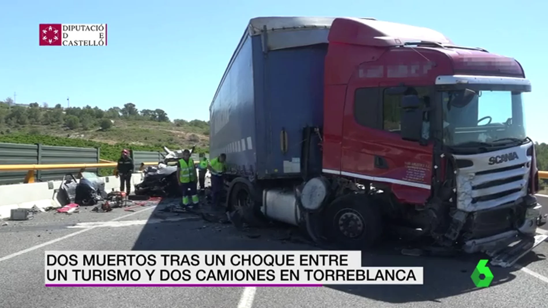Frame 13.347886 de: Dos personas han muerto tras el choque de un turismo y dos camiones en Torreblanca