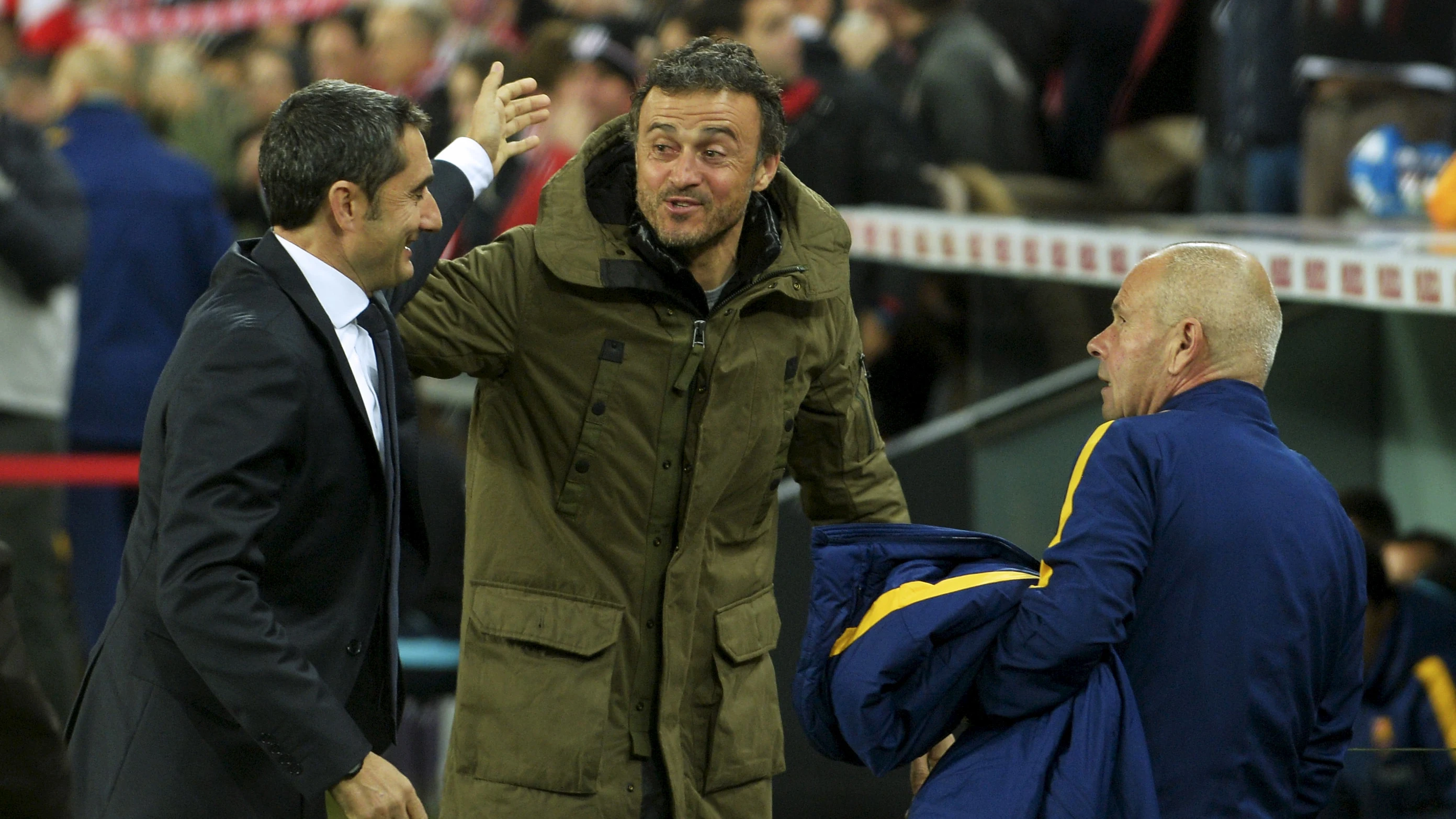 Luis Enrique y Ernesto Valverde se saludan antes de un partido