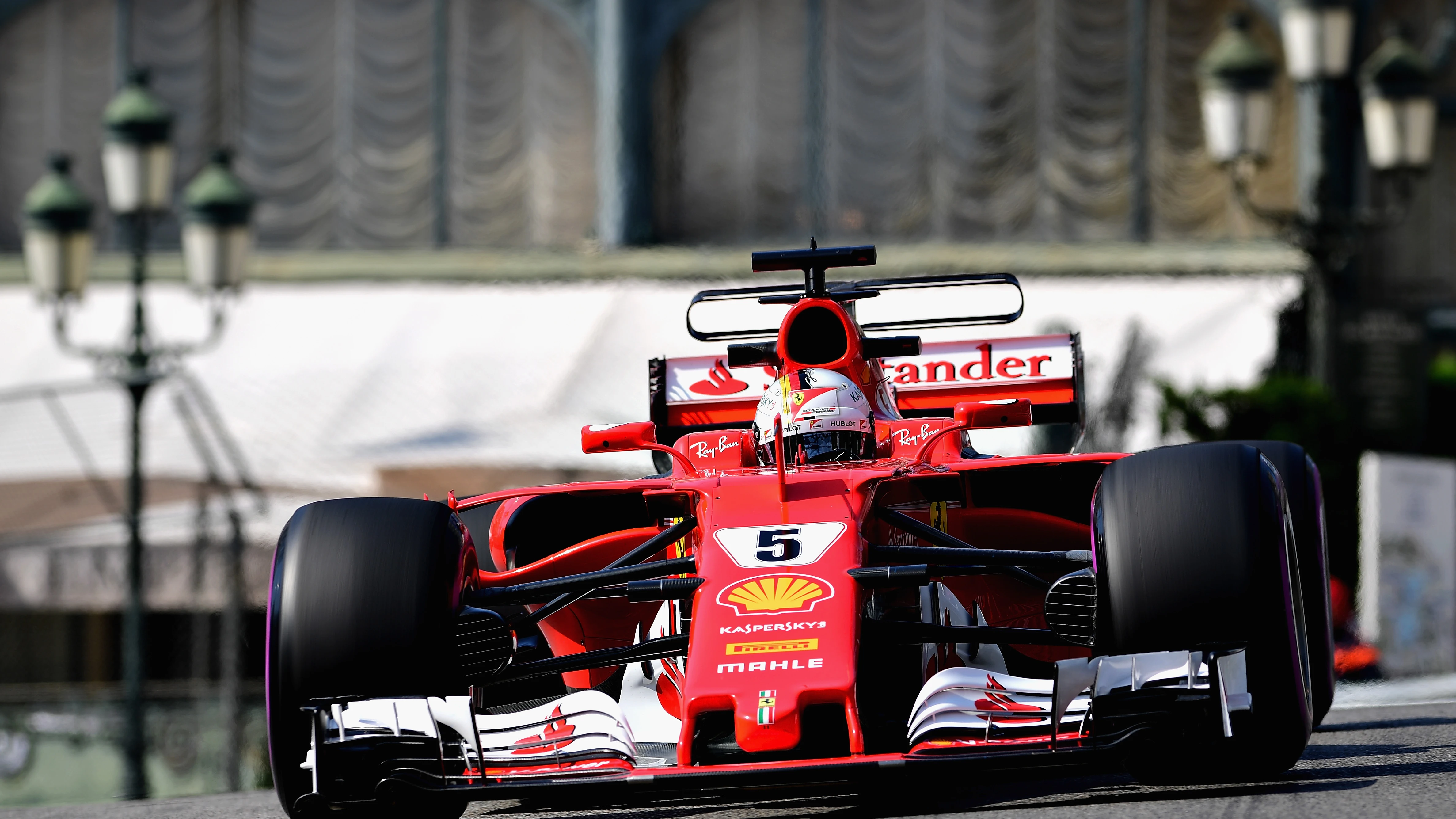 Sebastian Vettel, rodando por las calles de Mónaco