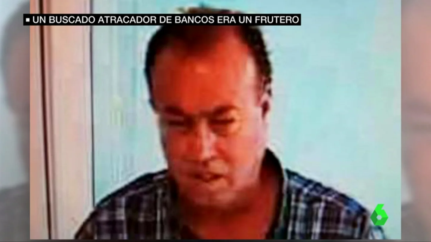 Frame 29.966204 de: Cazan a uno de los atracadores más buscados: usaba una pistola como la de Harry El Sucio y era frutero Frame 29.966204 de: Cazan a uno de los atracadores más buscados: usaba una pistola como la de Harry El Sucio y era frutero