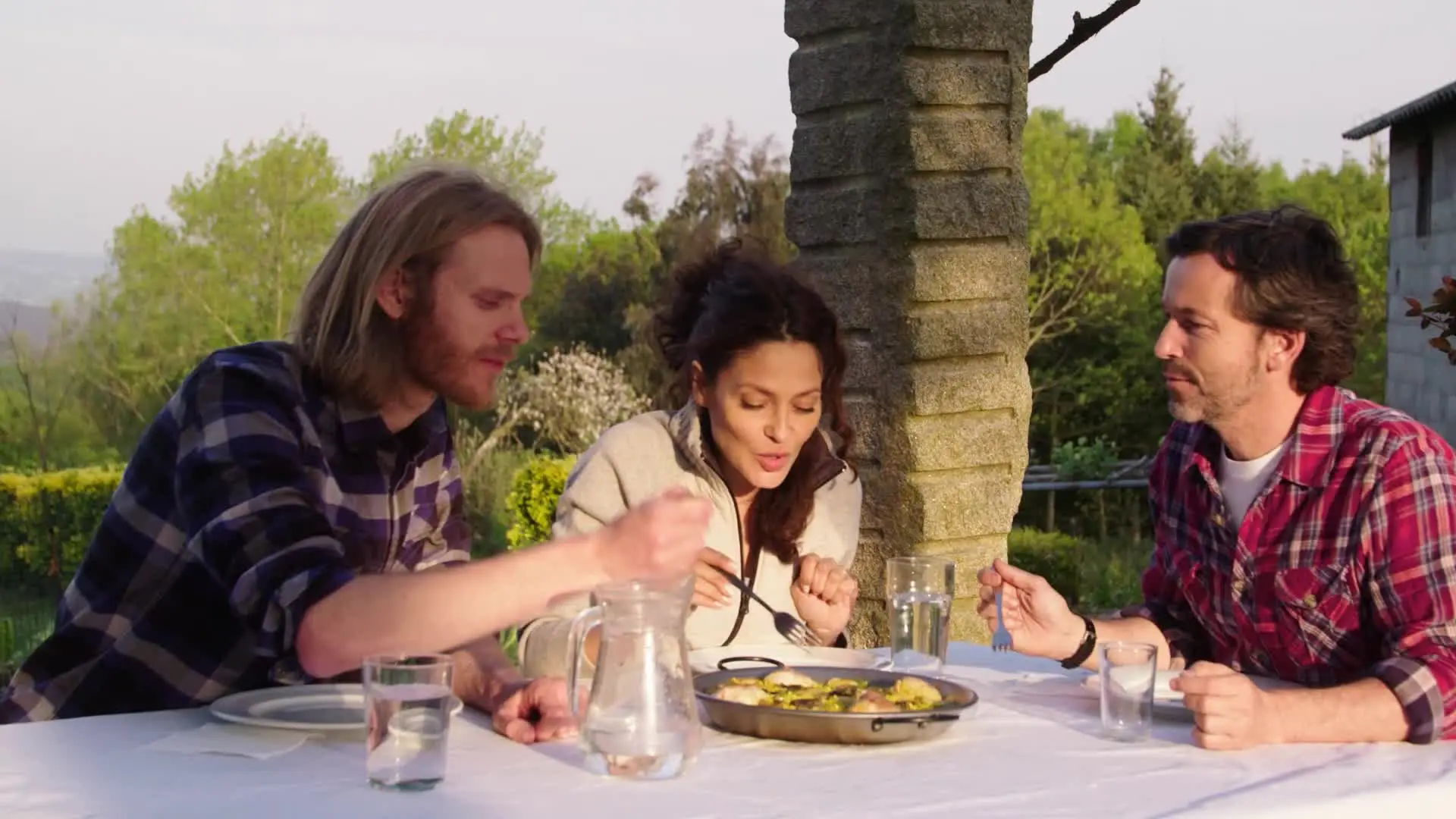 Luis Canut hace una paella valenciana