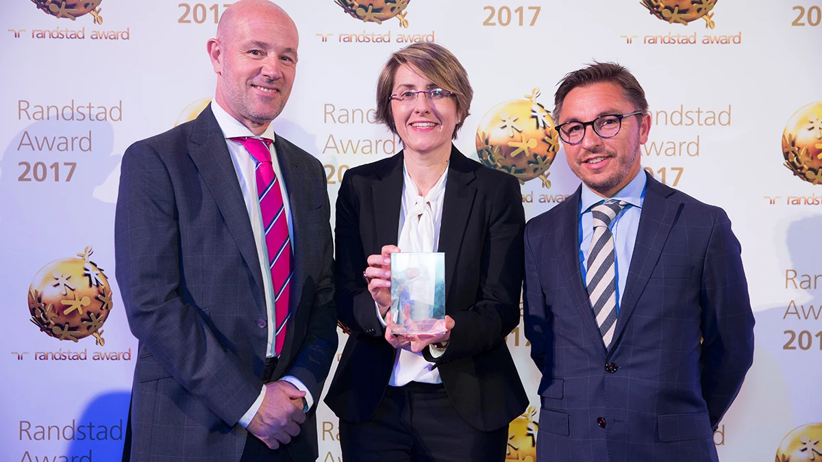 La Directora General Corporativa de ATRESMEDIA, Patricia Pérez, en la entrega de los Randstad Award, junto al Director y el Gerente de Recursos Humanos de la compañía, Lucio Fernández (izda.) y Juan Carlos Majadas 