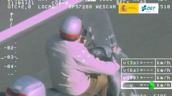 Un conductor cometiendo una infracción Un conductor cometiendo una infracción